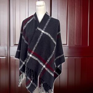 Women’s Shawl Wrap with Fringe in Plaid Design One Size New!